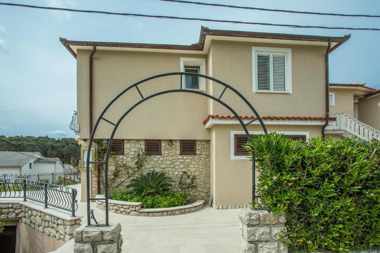 Apartments Nada Palit Bagian luar foto